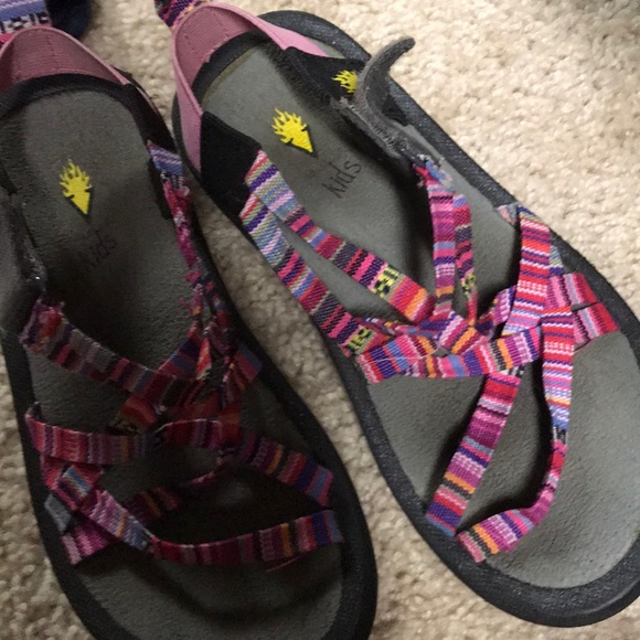 volatile kids sandals